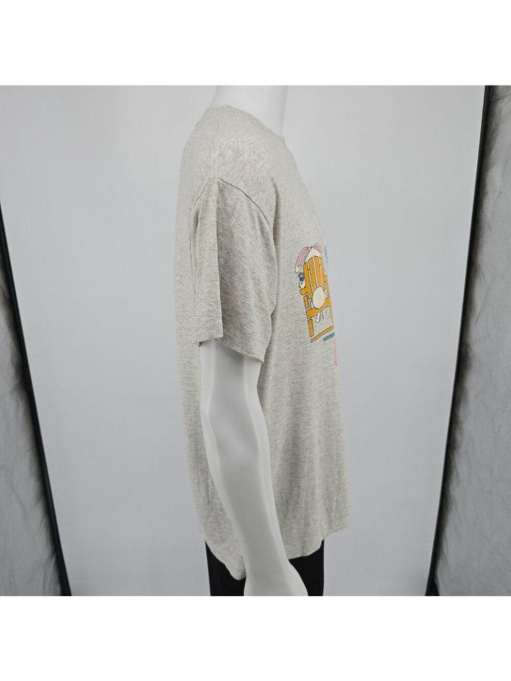 Vintage 1980s Hef-T by Tee Jays Gray Wild Hare Beach Bunnies T-Shirt (L/XL) - Picture 7 of 11
